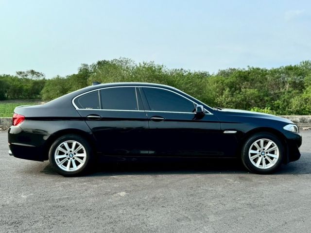 2012 BMW 5-Series Sedan 520d 黑  第5張相片