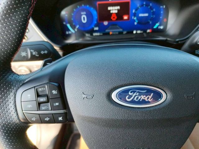 2024 Ford Kuga EcoBoost 250 AWD ST-Line Performance 白  第16張相片