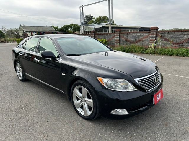 2008年 LEXUS LS460L 超稀有高級房車  跑少少的  車況漂亮  第4張相片