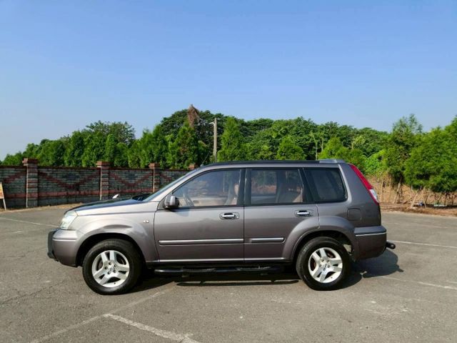 2005年 NISSAN  X-TRAIL 2.0 灰 跑少少的代步車 超心動  第9張相片