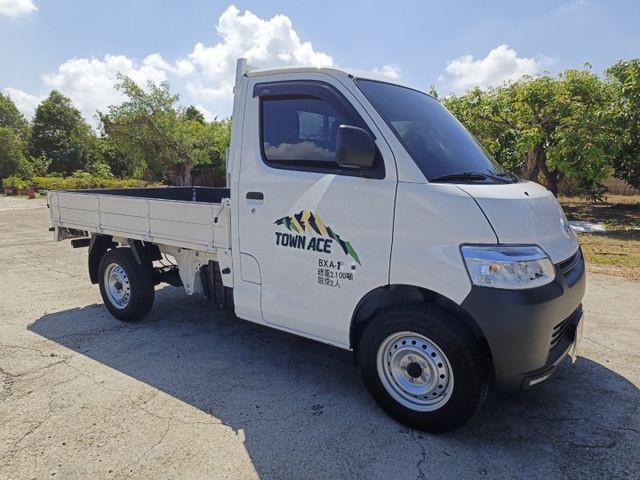 2024年 TOYOTA TOWN ACE 白1.5 自排 宛如新車  第4張相片