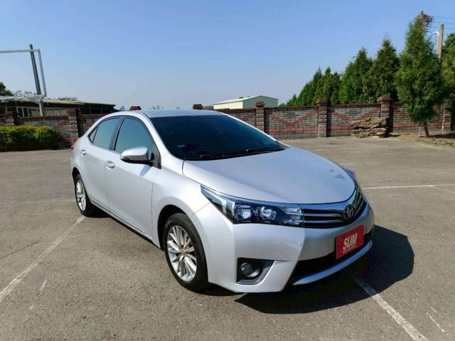 2015 Toyota Corolla Altis 1.8經典版 銀色耐看好整理  第4張相片