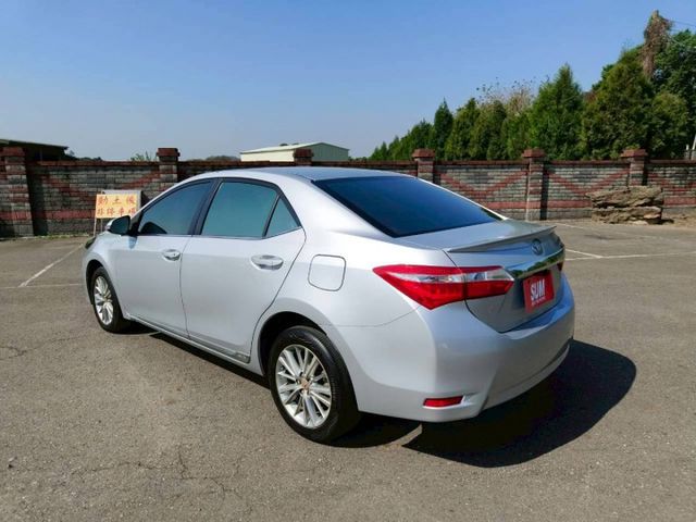 2015 Toyota Corolla Altis 1.8經典版 銀色耐看好整理  第9張相片