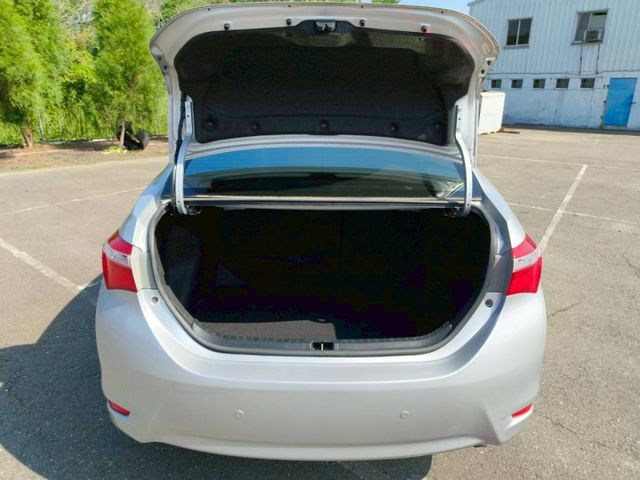 2015 Toyota Corolla Altis 1.8經典版 銀色耐看好整理  第10張相片