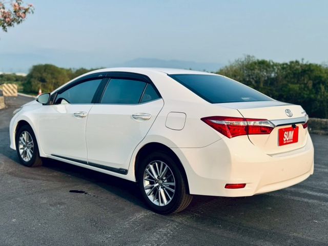 2014 Toyota Corolla Altis 1.8尊爵版 白  第8張相片