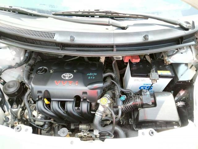 2010Toyota Yaris 1.5 G版 銀色 大家最愛的小鴨鴨  第17張相片