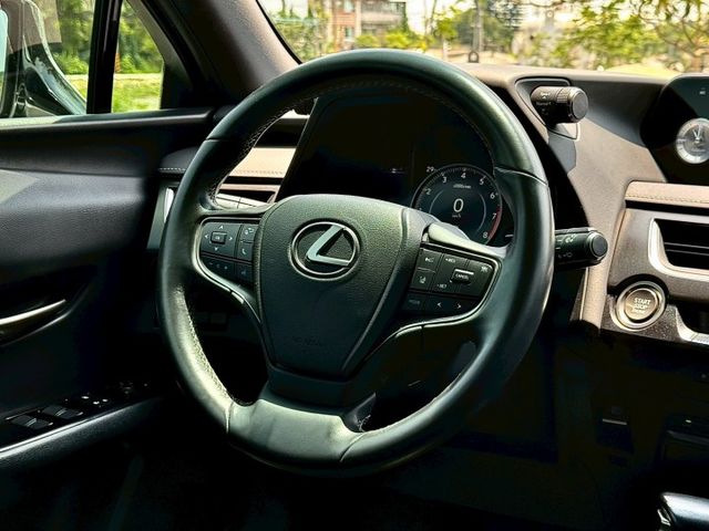 2020 Lexus UX 200菁英Plus版 白的好有質感~~  第11張相片