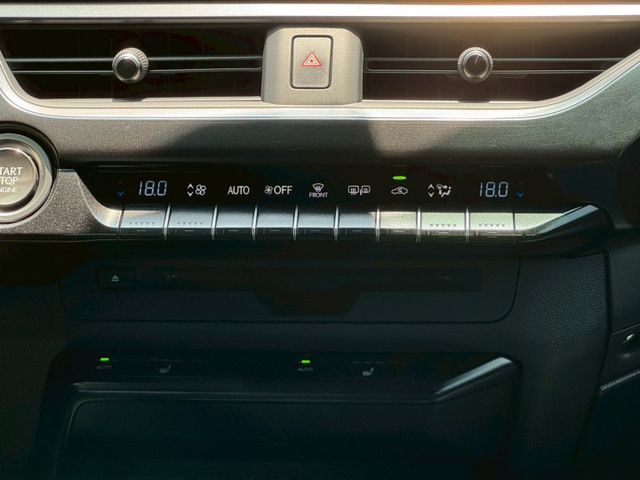 2020 Lexus UX 200菁英Plus版 白的好有質感~~  第13張相片