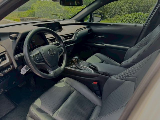 2020 Lexus UX 200菁英Plus版 白的好有質感~~  第16張相片