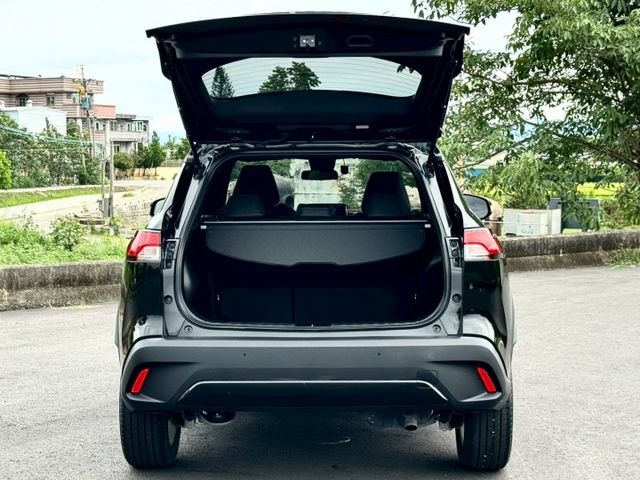 2021 Toyota Corolla Cross 1.8豪華 黑  第8張相片