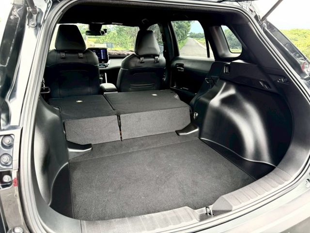 2021 Toyota Corolla Cross 1.8豪華 黑  第11張相片