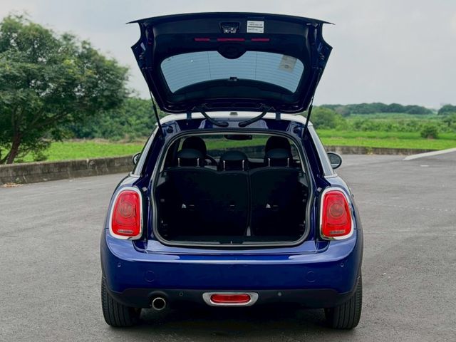 2017 Mini Hatch 5D Cooper 深藍 1.5CC  第10張相片