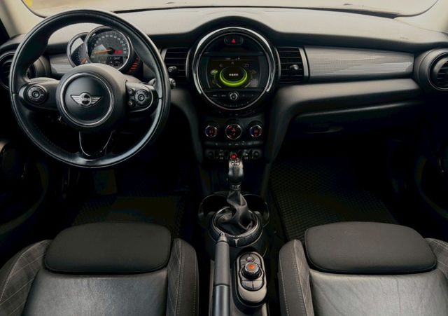 2017 Mini Hatch 5D Cooper 深藍 1.5CC  第11張相片