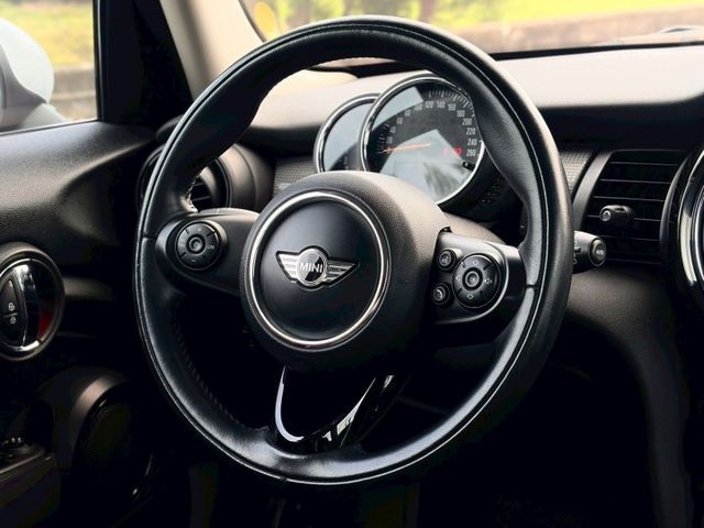2017 Mini Hatch 5D Cooper 深藍 1.5CC  第12張相片