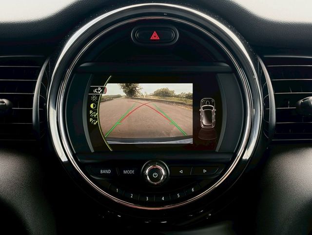 2017 Mini Hatch 5D Cooper 深藍 1.5CC  第13張相片