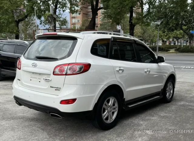 HYUNDAI現代 SANTA FE  第2張相片