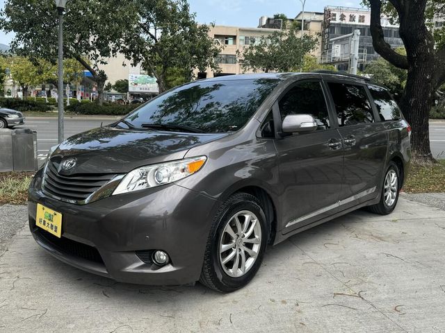 TOYOTA豐田 SIENNA  第1張相片