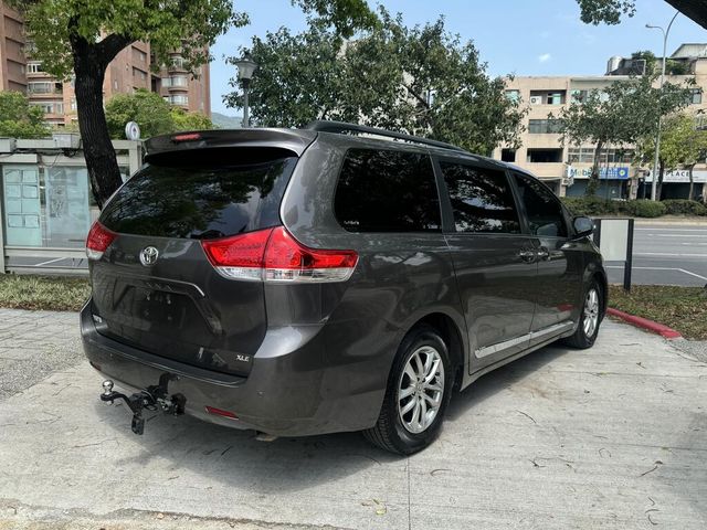 TOYOTA豐田 SIENNA  第4張相片