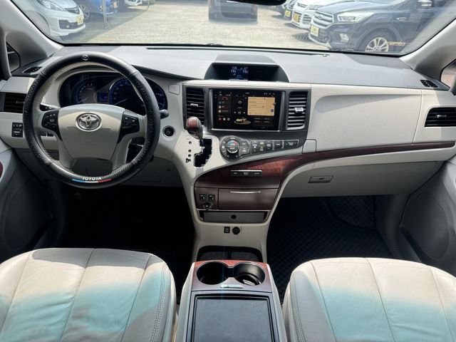 TOYOTA豐田 SIENNA  第8張相片