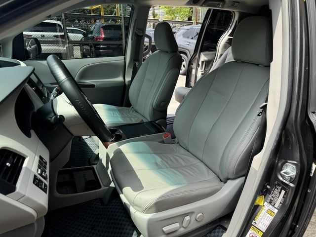 TOYOTA豐田 SIENNA  第15張相片