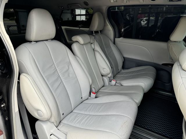 TOYOTA豐田 SIENNA  第17張相片