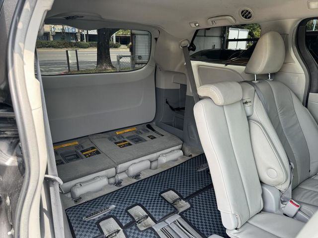 TOYOTA豐田 SIENNA  第18張相片