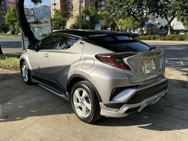 TOYOTA豐田 C-HR  第2張相片