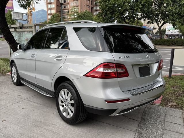M-BENZ賓士 ML250 BLUETEC 4MATIC  第4張相片