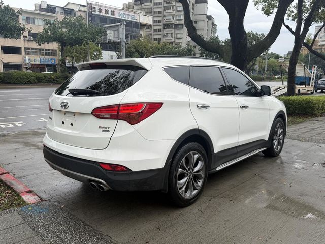 HYUNDAI現代 SANTA FE  第3張相片
