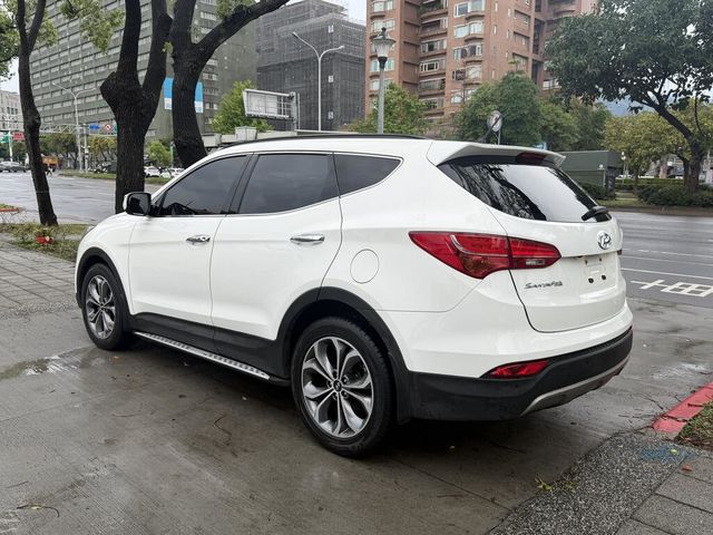 HYUNDAI現代 SANTA FE  第4張相片