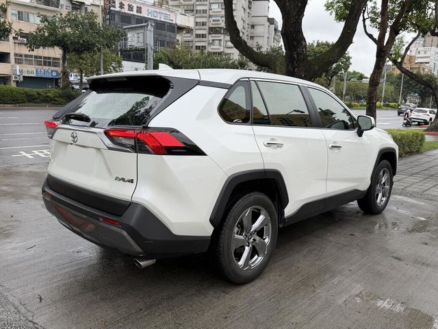 TOYOTA豐田 RAV4  第4張相片