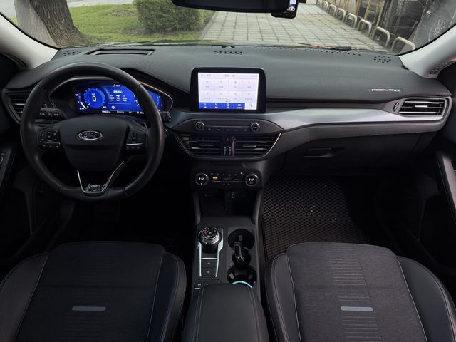 FORD福特 FOCUS ACTIVE  第9張相片