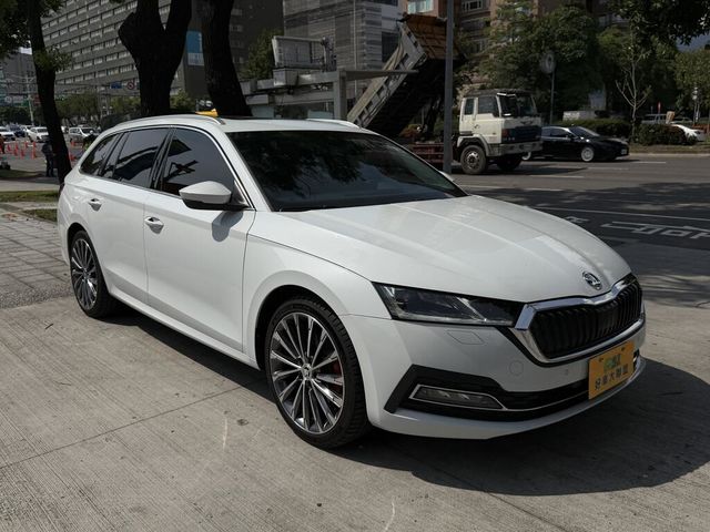 SKODA司科達 OCTAVIA COMBI  第2張相片