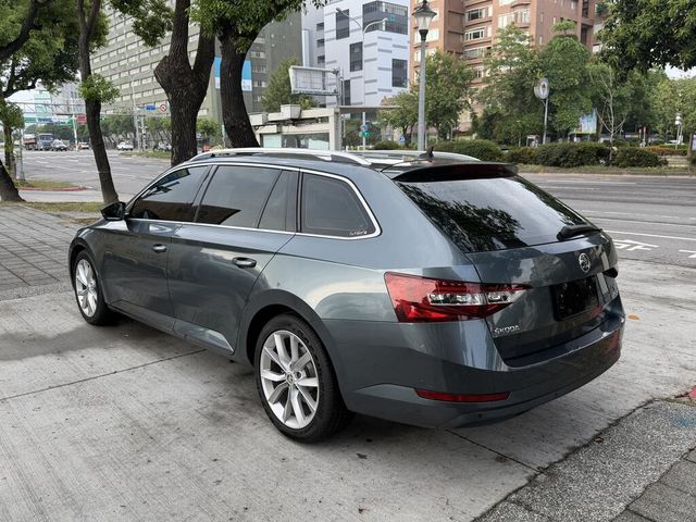 SKODA司科達 SUPERB COMBI  第3張相片