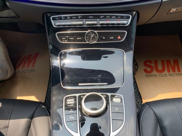 E220d／總代理／經理汰換絕非營業車／盲點／換檔撥片／認證車／電動尾門／CarPlay／原廠大螢幕／市場最低／可好幾本  第12張相片