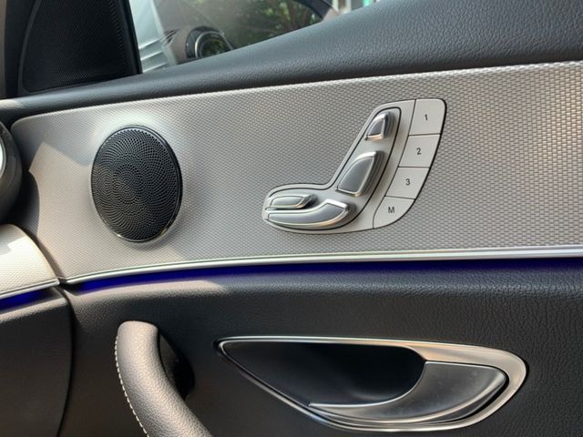 E220d／總代理／經理汰換絕非營業車／盲點／換檔撥片／認證車／電動尾門／CarPlay／原廠大螢幕／市場最低／可好幾本  第14張相片