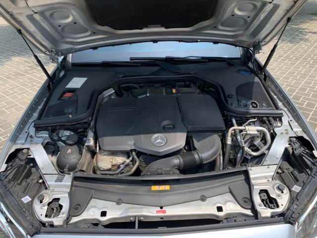 E220d／總代理／經理汰換絕非營業車／盲點／換檔撥片／認證車／電動尾門／CarPlay／原廠大螢幕／市場最低／可好幾本  第18張相片