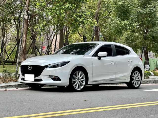 魂動馬三 Mazda3 5D 3.5代 僅跑5萬 抬頭顯示 盲點 蜂巢水箱護罩 電子手煞  第1張相片