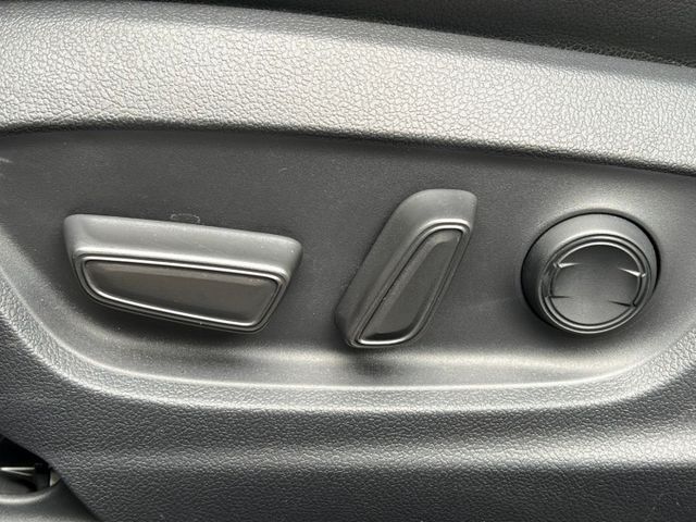 Corolla Sport (Auris) 旗艦版 全車原鈑件 5門掀背 電動椅 抬顯 盲點 TSS全速域跟車  第17張相片