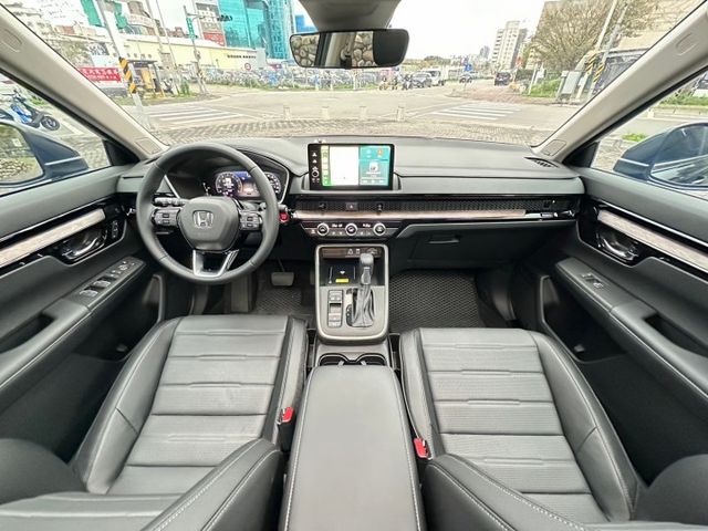 最頂級P版／原廠保固中／全車原鈑件／跟新車現省價差／免鑰匙／全景／跟車／環景／雙電動椅  第4張相片