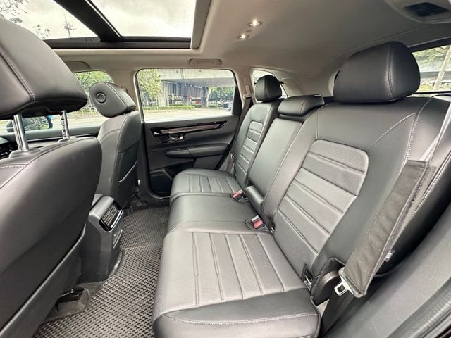 最頂級P版／原廠保固中／全車原鈑件／跟新車現省價差／免鑰匙／全景／跟車／環景／雙電動椅  第6張相片