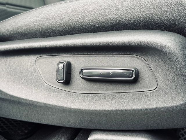 最頂級P版／原廠保固中／全車原鈑件／跟新車現省價差／免鑰匙／全景／跟車／環景／雙電動椅  第15張相片