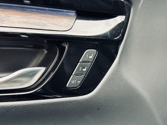 最頂級P版／原廠保固中／全車原鈑件／跟新車現省價差／免鑰匙／全景／跟車／環景／雙電動椅  第16張相片