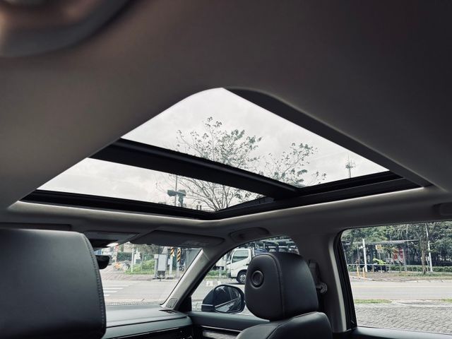 最頂級P版／原廠保固中／全車原鈑件／跟新車現省價差／免鑰匙／全景／跟車／環景／雙電動椅  第18張相片