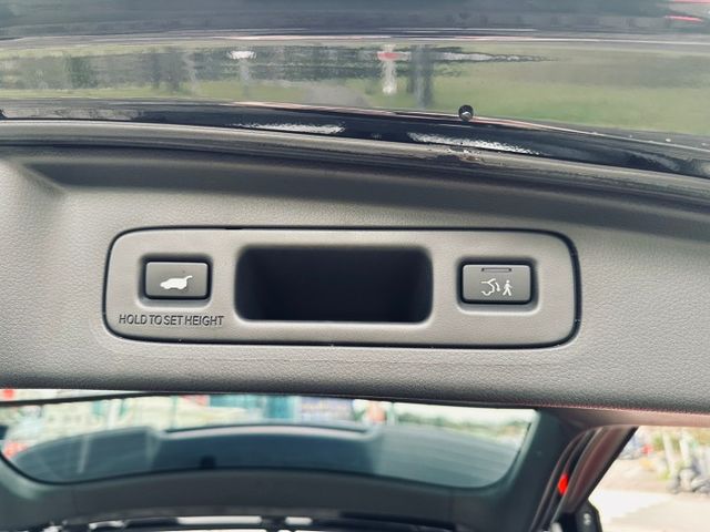 最頂級P版／原廠保固中／全車原鈑件／跟新車現省價差／免鑰匙／全景／跟車／環景／雙電動椅  第19張相片