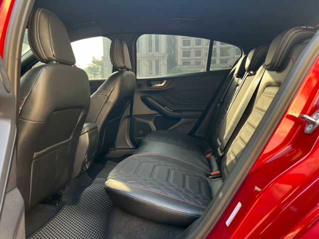 Focus ST Line Vignale 5D MK4.5 全車原鈑件 現省價差 媲美新車車況 新車原廠保固中  第4張相片