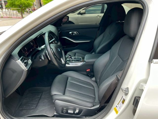 330i Luxury G20 5AT 原鈑件 盲點 加熱椅 抬頭顯示器 無線CarPlay  第3張相片