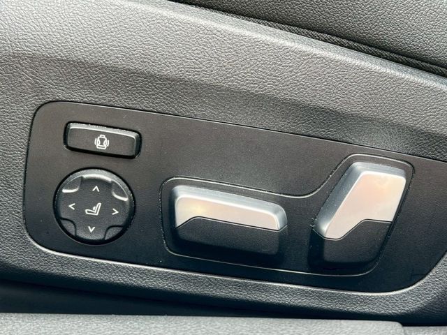 330i Luxury G20 5AT 原鈑件 盲點 加熱椅 抬頭顯示器 無線CarPlay  第16張相片