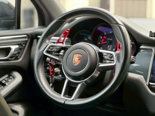 Macan 2.0T 全車原鈑件 總代理 20吋彩色Logo鋁圈 四出閥門排氣管 氣氛滿點  第7張相片