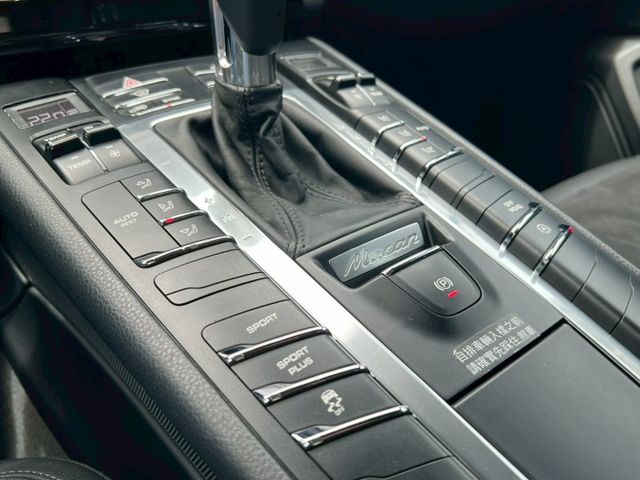 Macan 2.0T 全車原鈑件 總代理 20吋彩色Logo鋁圈 四出閥門排氣管 氣氛滿點  第9張相片